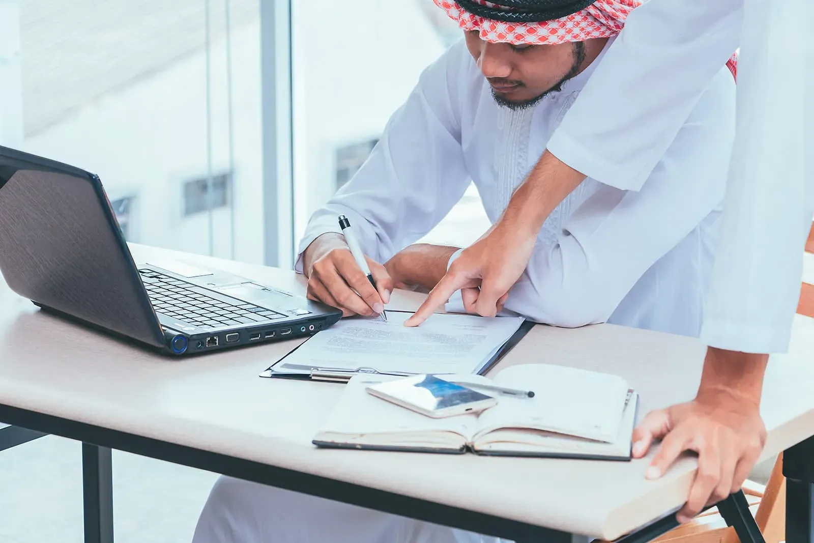 معقب وزارة العمل